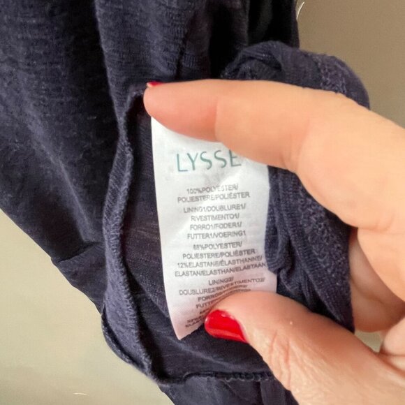 NEW‎ Lyssé Womens Sleeveless Navy V-Neck Tank Top M Polyester Blend - Picture 3 of 6